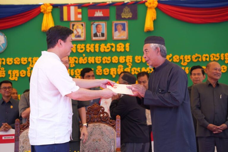 អបអរសាទរ​ ខេត្តកែបទទួលបានវិញ្ញាបនបត្រសម្គាល់ម្ចាស់អចលនវត្ថុបង្ហើយ​
